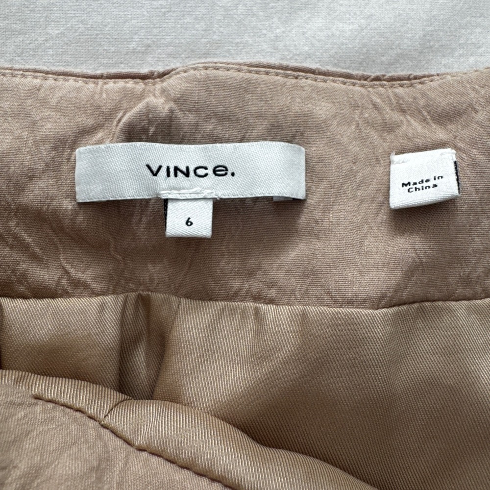 VINCE Linen Blend Tan Pleated Side Button Shorts Size 6 - Picture 3 of 5